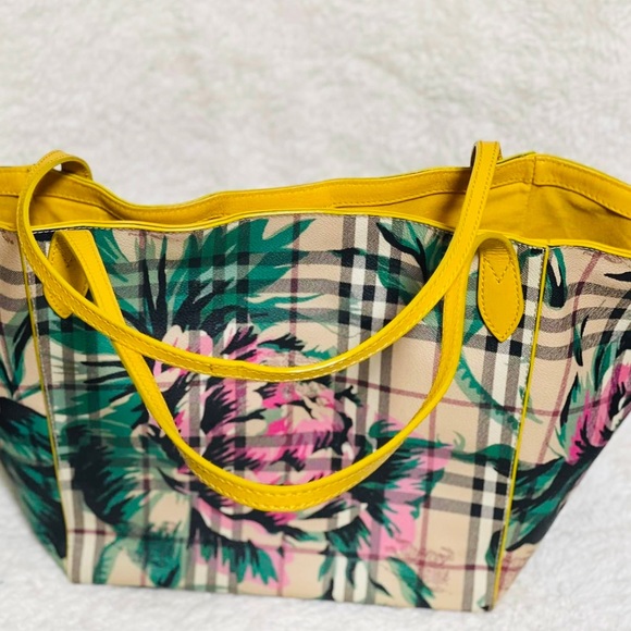 BURBERRY FLORAL TOTE RARE FIND XX FIRM ON PRICE XX - Picture 3 of 9